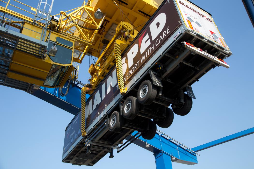 Mit den neuen Zugabfahrten im Spanienverkehr gibt es für Unternehmen 30 Prozent mehr Stellplatzkapazität für Trailer. Foto: Kombiverkehr KG