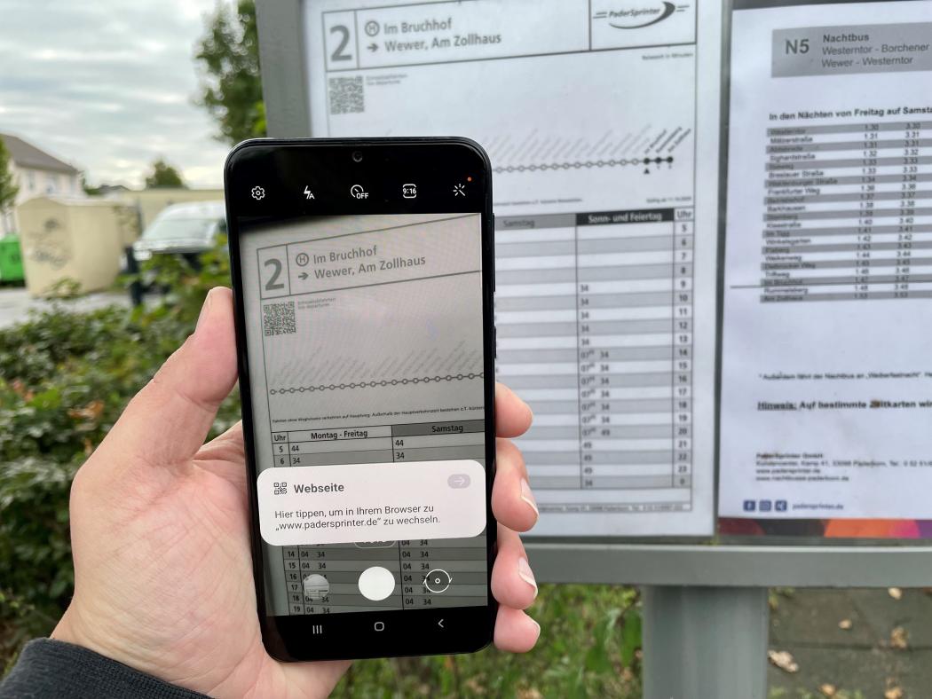 Per QR-Code erhalten Fahrgäste an den Haltestellen in Paderborn künftig Auskunft über die exakten Abfahrtzeiten. (Foto: PaderSprinter)