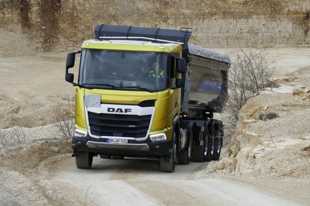 Der XFC 530 PXP mit erhöhter Bodenfreiheit (N3G) ist DAFs schwerste Baustellen-Sattelzugmaschine. 