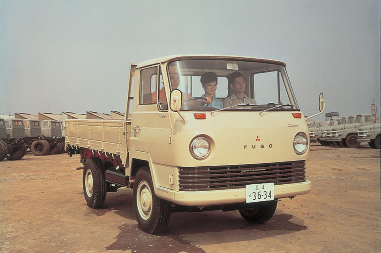 Die erste Generation des Canter kam im März 1963 mit der Bezeichnung T720 als Frontlenker auf den japanischen Markt. (Bilder: Daimler Truck)